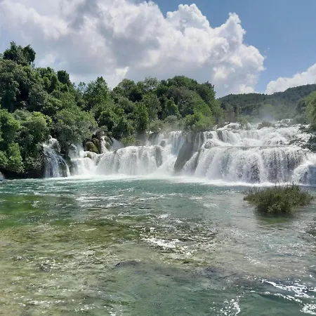 Daire Tranquil Retreat Near Drazica Beach