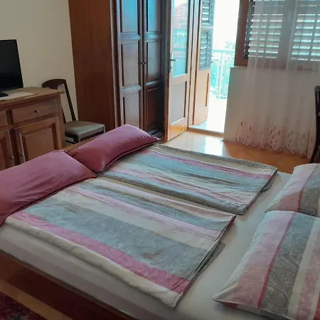 Daire Tranquil Retreat Near Drazica Beach *