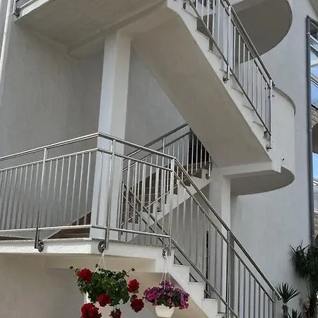 Tranquil Retreat Near Drazica Beach Appartement *