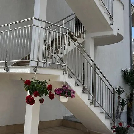 Daire Tranquil Retreat Near Drazica Beach *