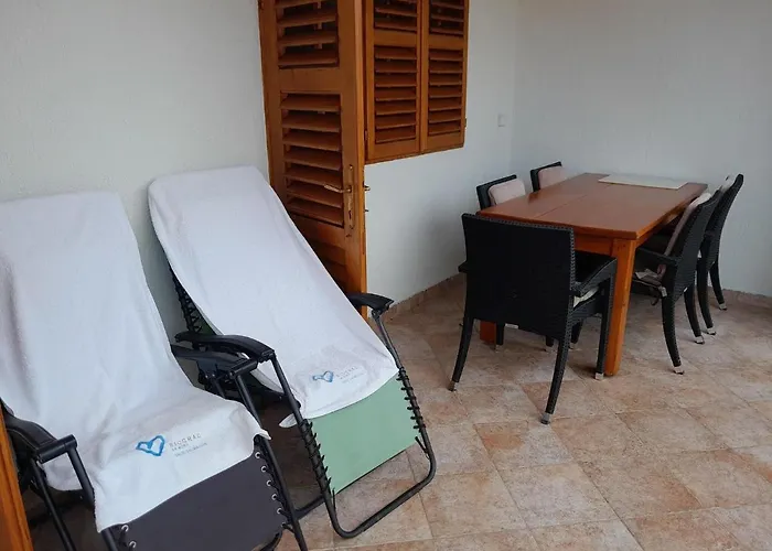 Apartment Tranquil Retreat Near Drazica *