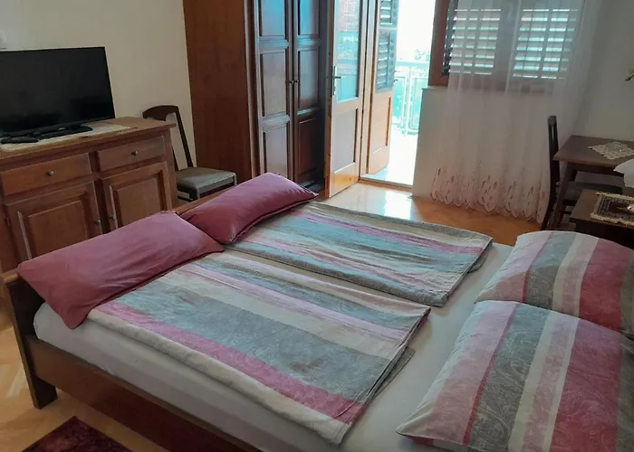 Apartment Tranquil Retreat Near Drazica *