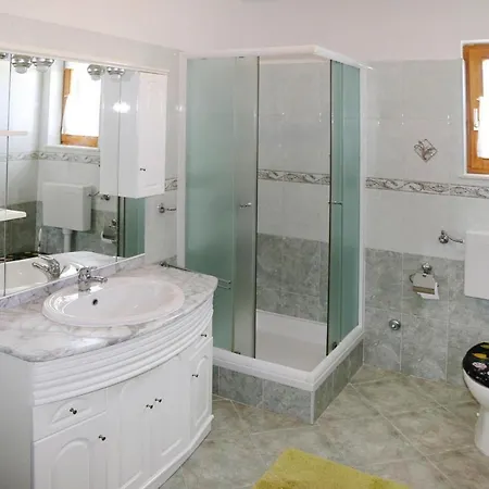 Tranquil Retreat Near Drazica Beach