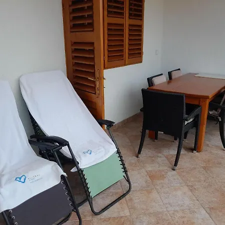 Apartment Tranquil Retreat Near Drazica Beach *