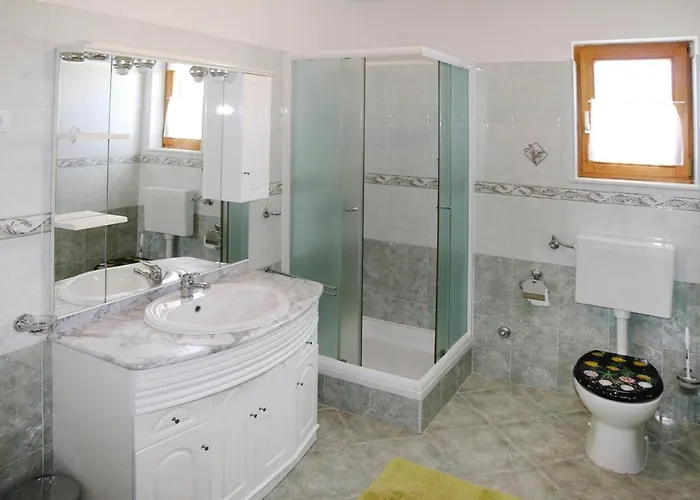 Tranquil Retreat Near Drazica