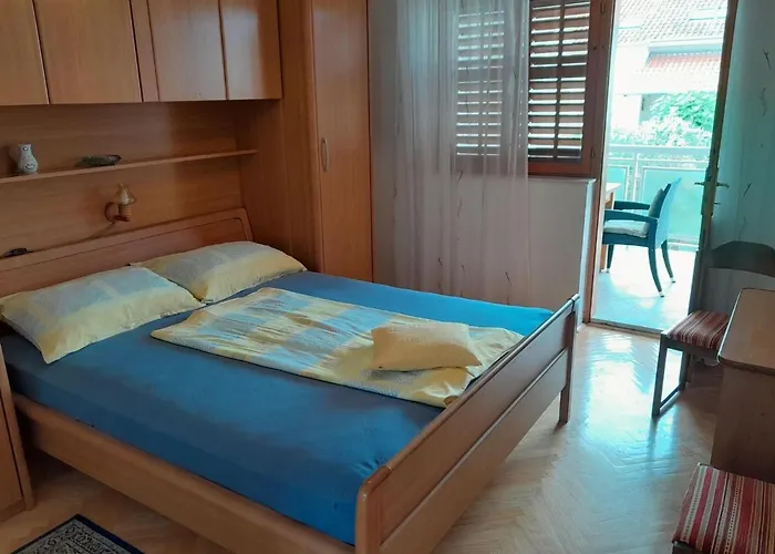Tranquil Retreat Near Drazica Beach *