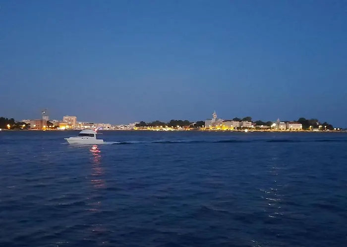 아파트 Tranquil Retreat Near Drazica Beach *