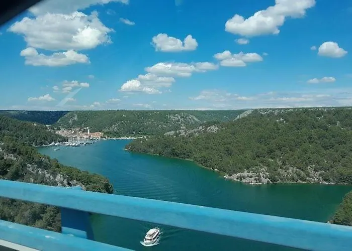 Tranquil Retreat Near Drazica Apartman *