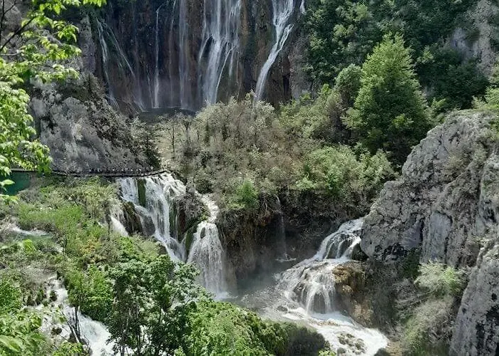 Tranquil Retreat Near Drazica Apartman