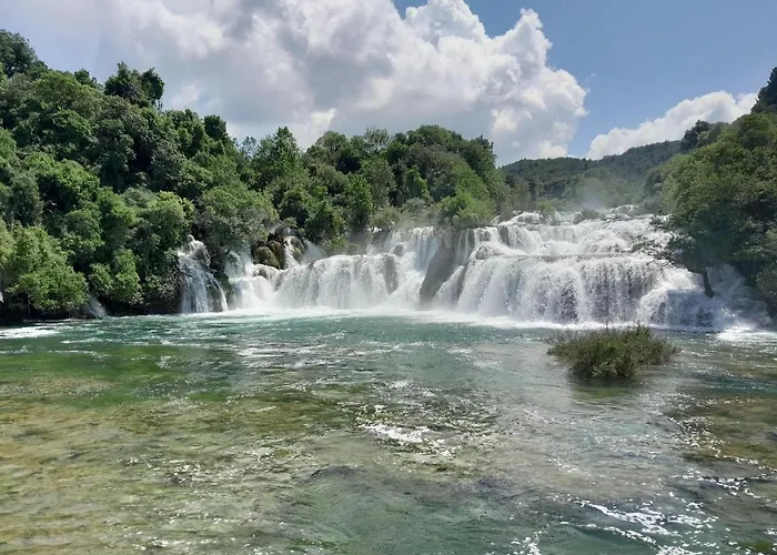 아파트 Tranquil Retreat Near Drazica Beach